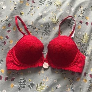 Gorgeous red lace push-up bra (NWT)